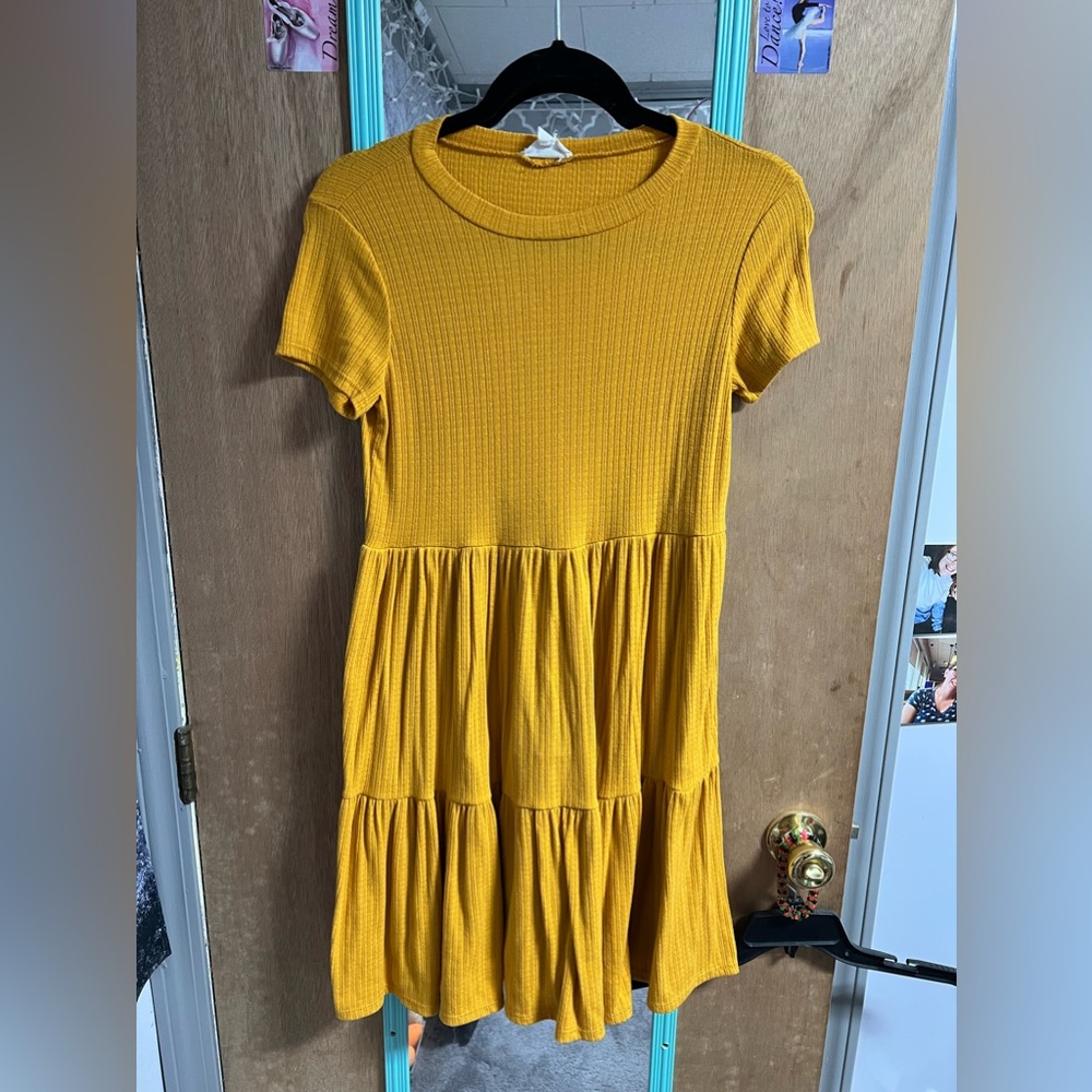 Brand: “See you Monday”
Size: Medium
It’s a dress